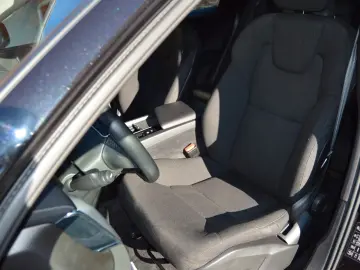 VOLVO XC60 Momentum AWD Allrad LED Hybrid Diesel