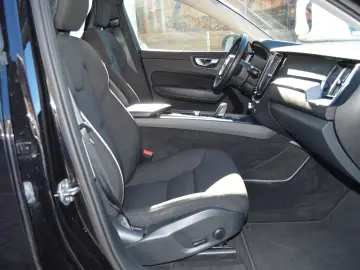 VOLVO XC60 Momentum AWD Allrad LED Hybrid Diesel