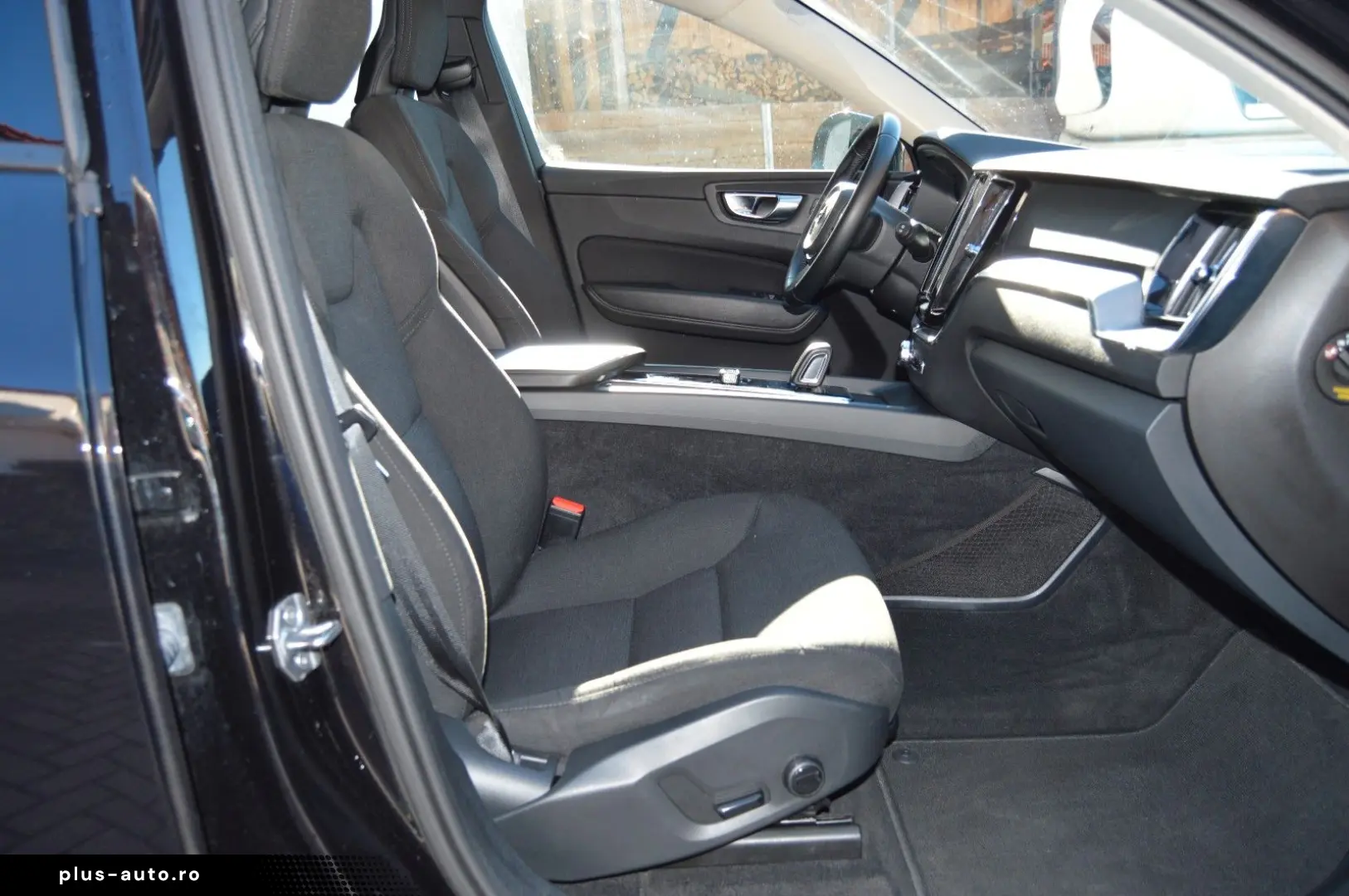 VOLVO XC60 Momentum AWD Allrad LED Hybrid Diesel