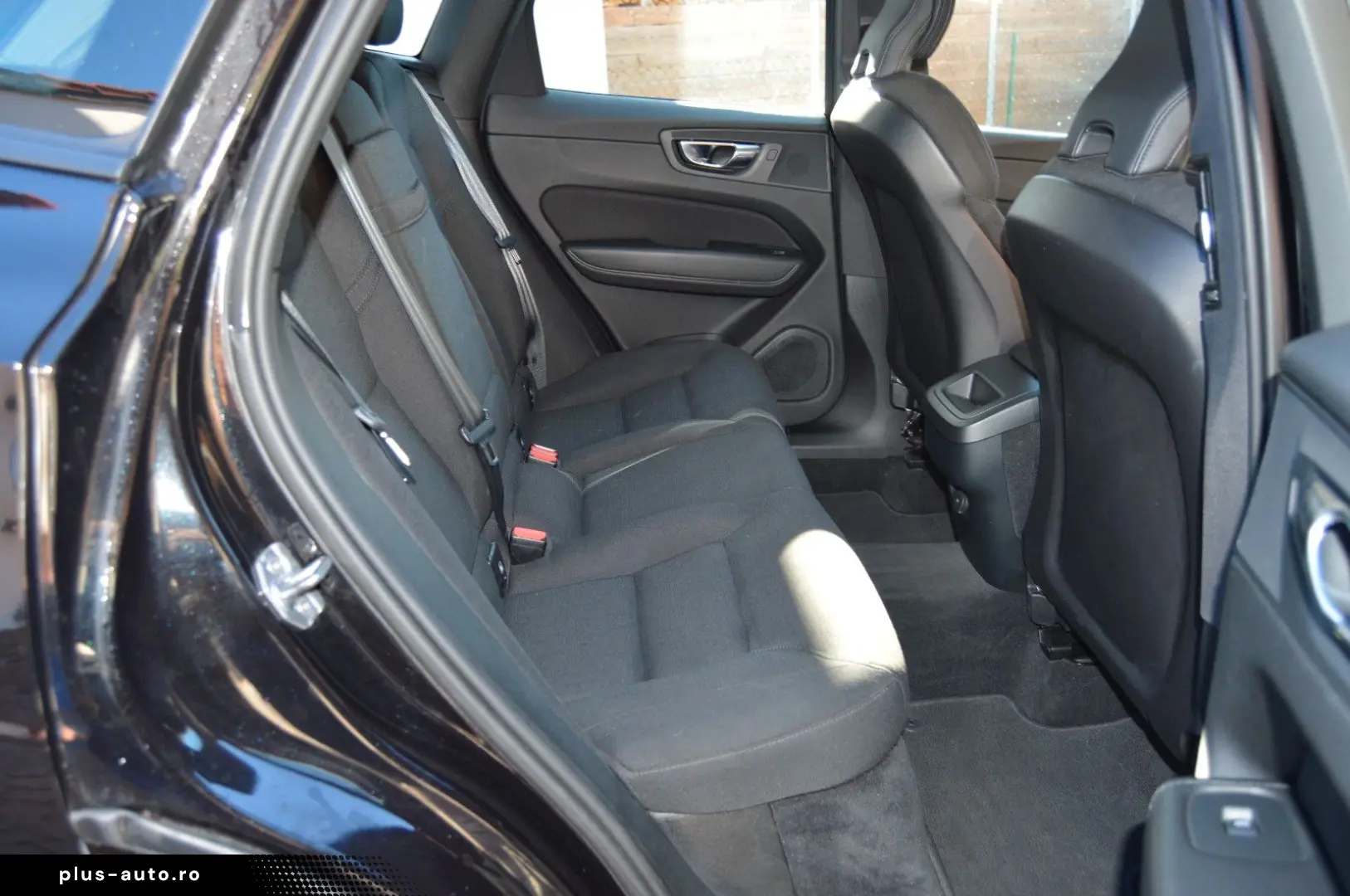 VOLVO XC60 Momentum AWD Allrad LED Hybrid Diesel