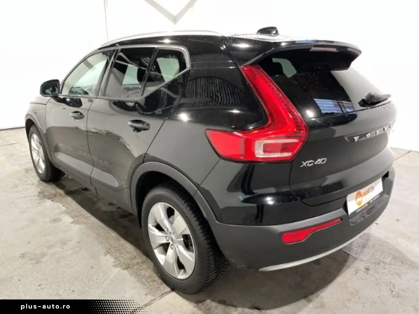 VOLVO XC40 T3 Momentum Pro Automatik LED Navi Pano PDC