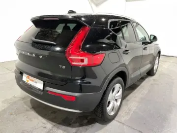 VOLVO XC40 T3 Momentum Pro Automatik LED Navi Pano PDC