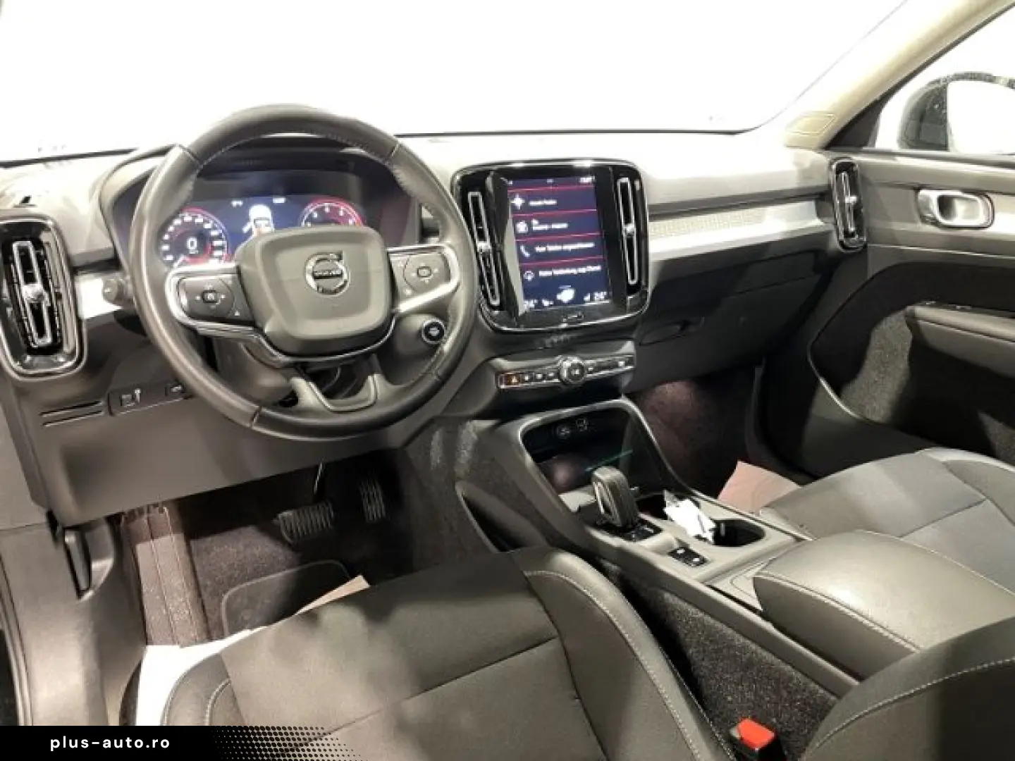 VOLVO XC40 T3 Momentum Pro Automatik LED Navi Pano PDC