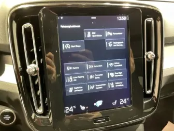 VOLVO XC40 T3 Momentum Pro Automatik LED Navi Pano PDC