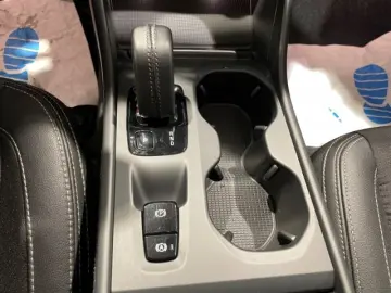 VOLVO XC40 T3 Momentum Pro Automatik LED Navi Pano PDC