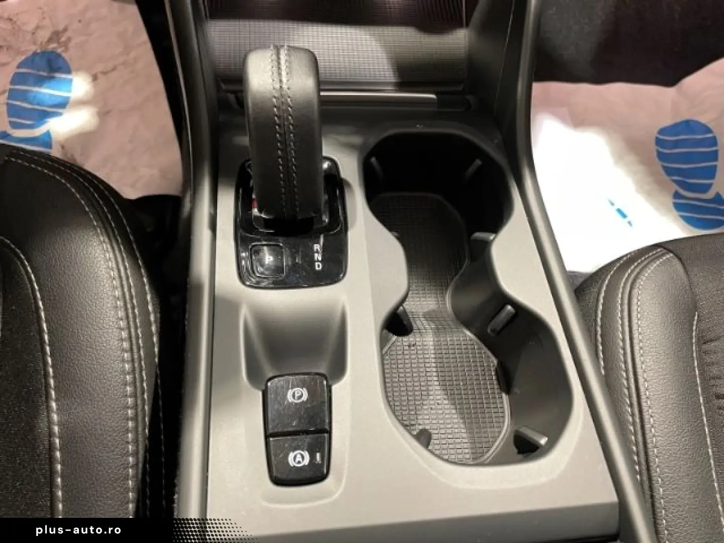 VOLVO XC40 T3 Momentum Pro Automatik LED Navi Pano PDC
