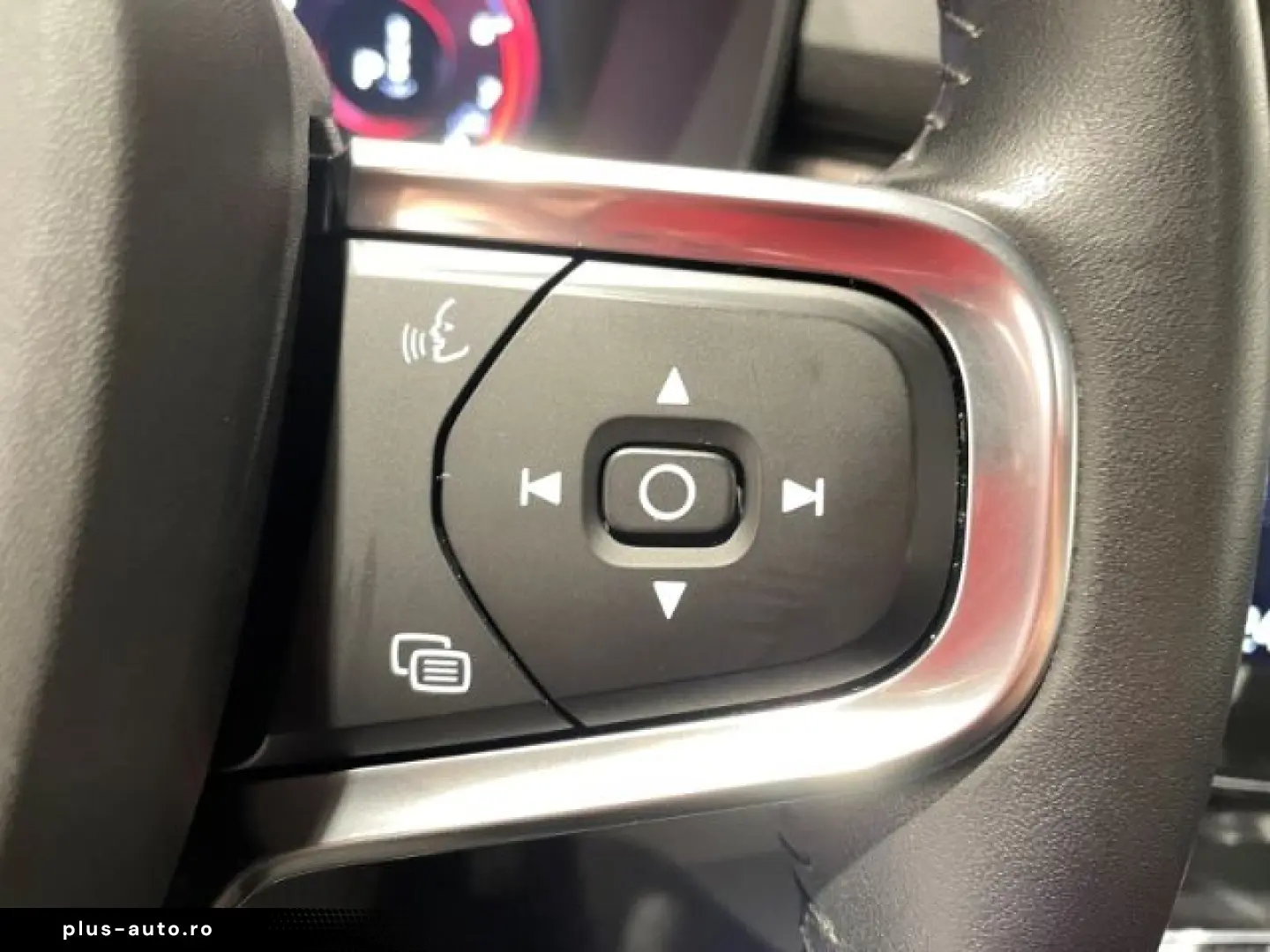 VOLVO XC40 T3 Momentum Pro Automatik LED Navi Pano PDC