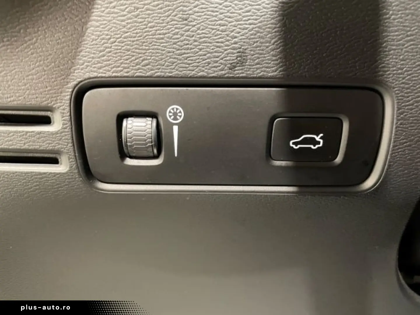 VOLVO XC40 T3 Momentum Pro Automatik LED Navi Pano PDC