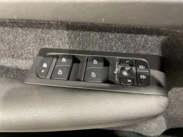 VOLVO XC40 T3 Momentum Pro Automatik LED Navi Pano PDC