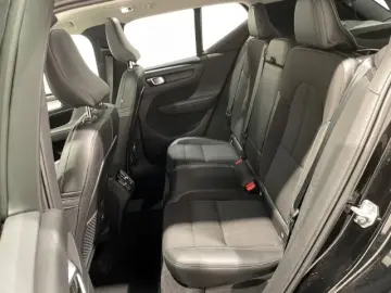 VOLVO XC40 T3 Momentum Pro Automatik LED Navi Pano PDC