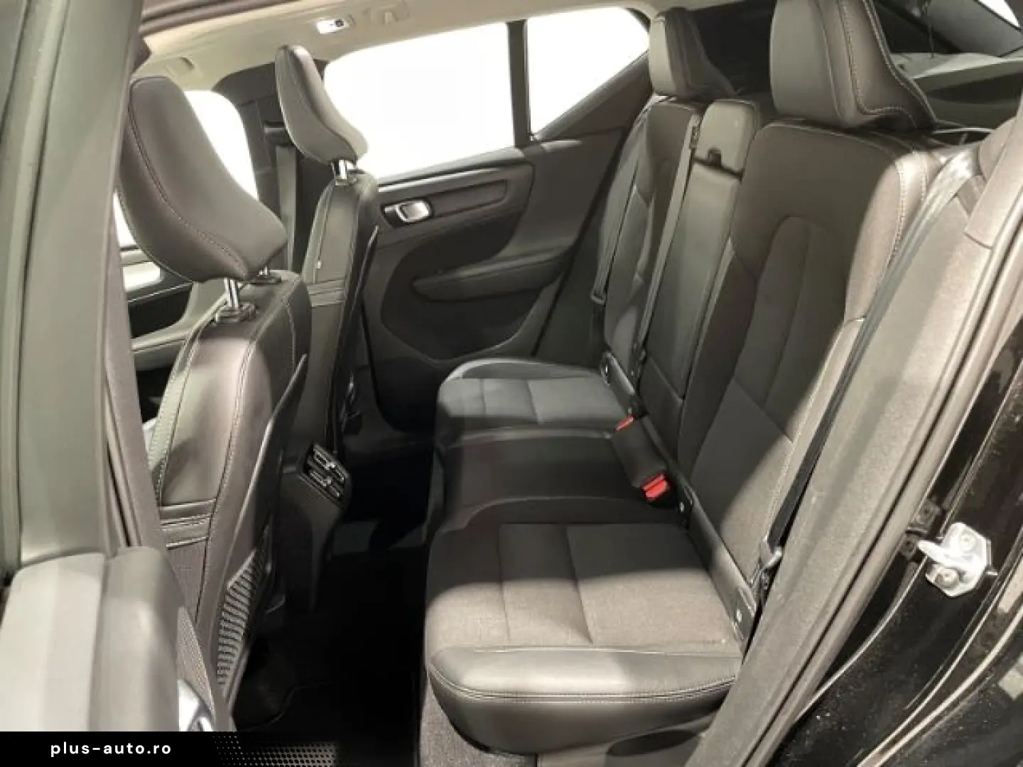 VOLVO XC40 T3 Momentum Pro Automatik LED Navi Pano PDC