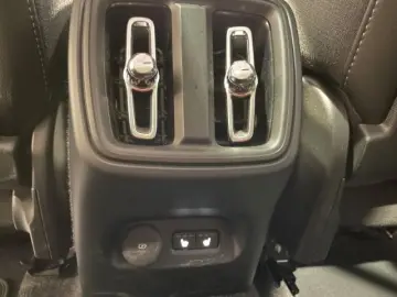 VOLVO XC40 T3 Momentum Pro Automatik LED Navi Pano PDC