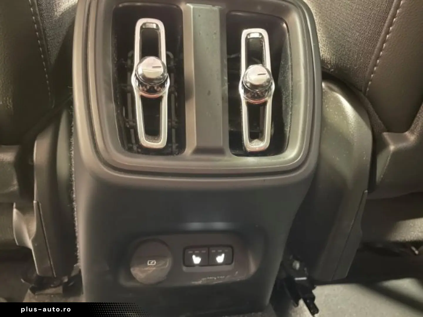 VOLVO XC40 T3 Momentum Pro Automatik LED Navi Pano PDC