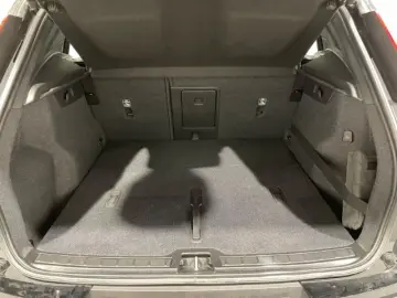 VOLVO XC40 T3 Momentum Pro Automatik LED Navi Pano PDC