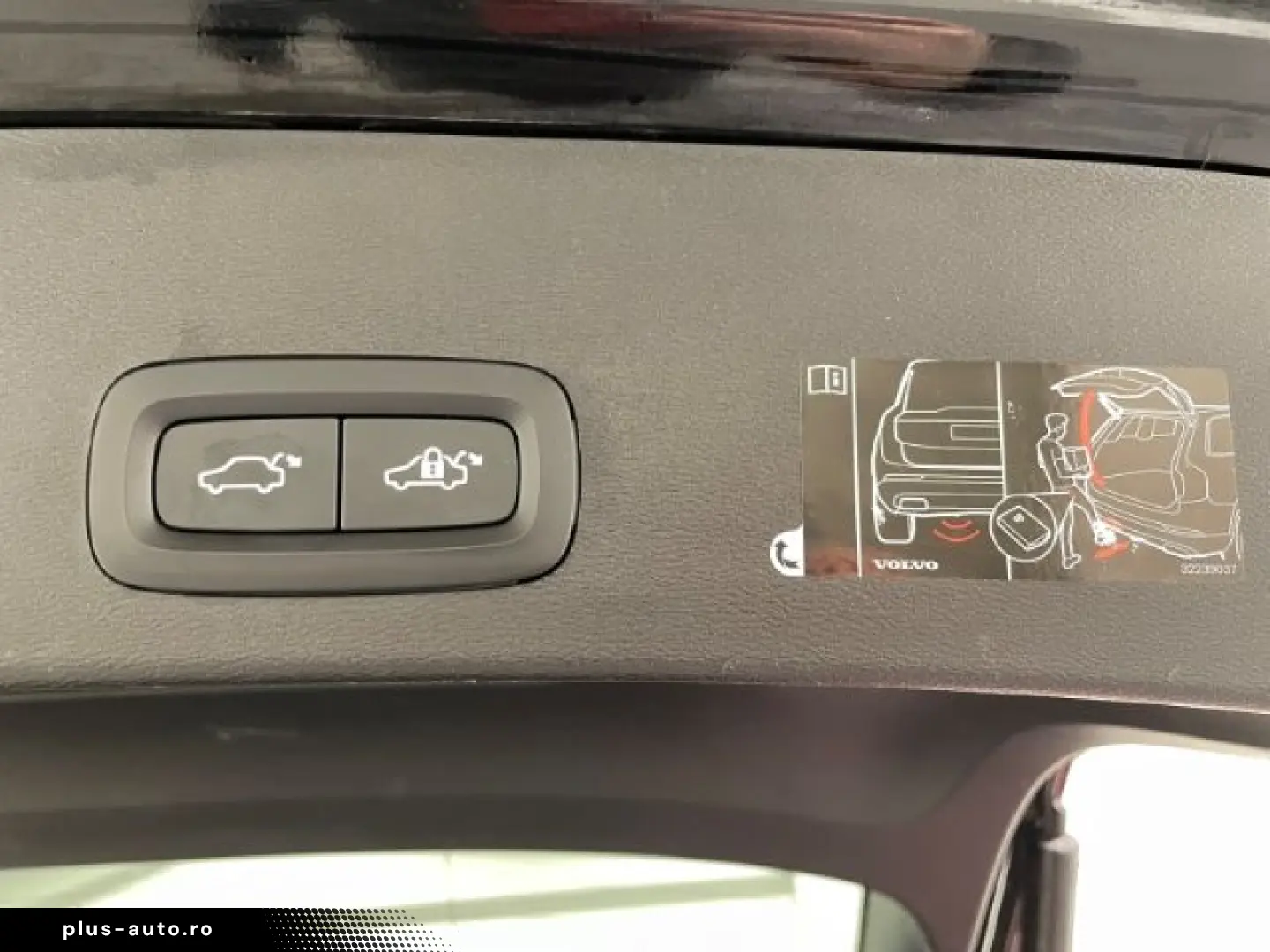 VOLVO XC40 T3 Momentum Pro Automatik LED Navi Pano PDC
