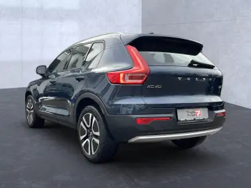 VOLVO XC 40 Momentum 2WD Bluetooth Navi LED Klima