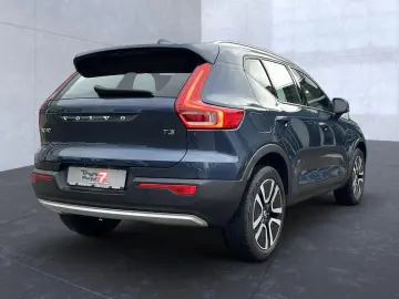 VOLVO XC 40 Momentum 2WD Bluetooth Navi LED Klima