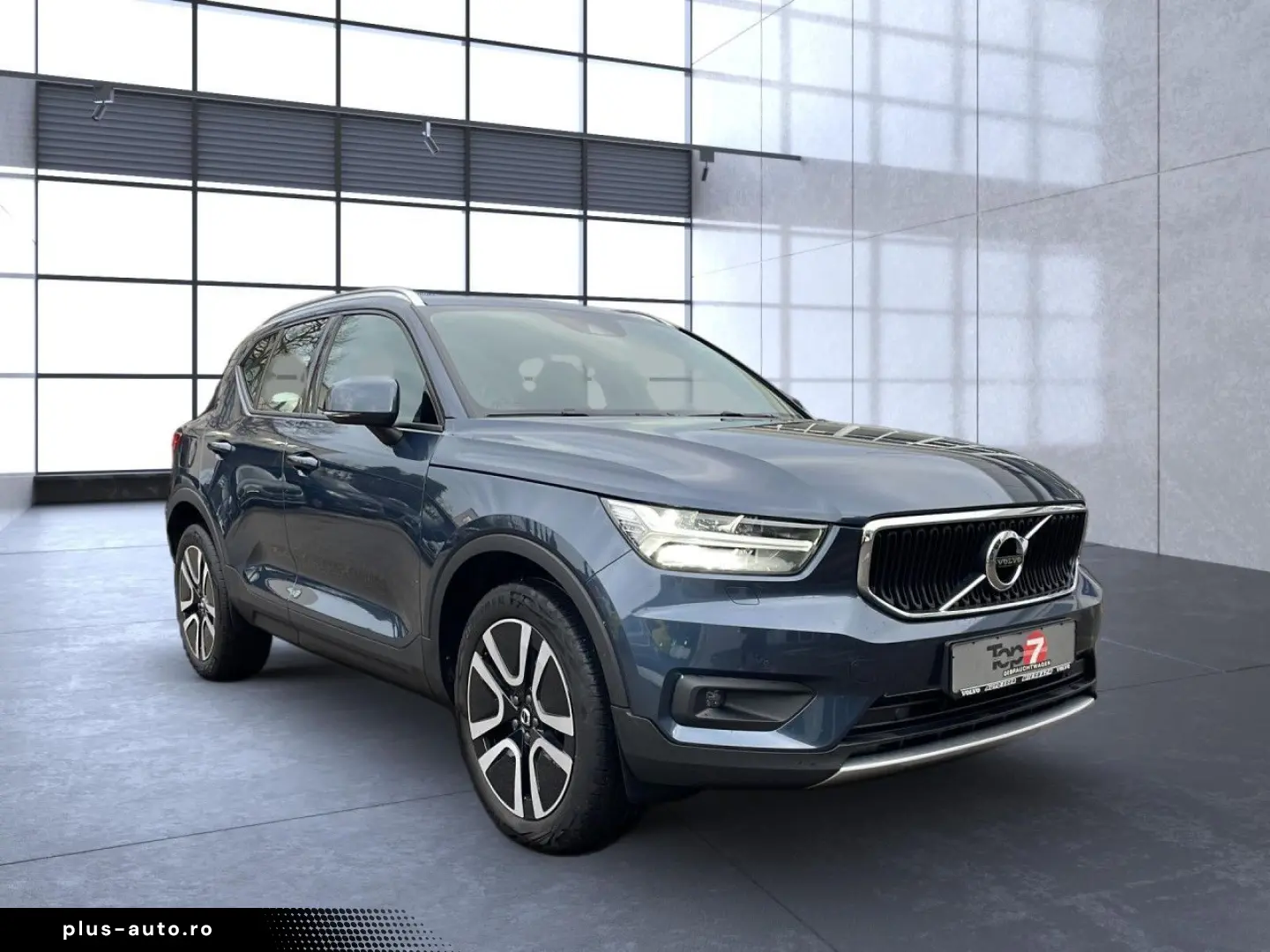 VOLVO XC 40 Momentum 2WD Bluetooth Navi LED Klima