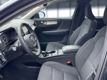 VOLVO XC 40 Momentum 2WD Bluetooth Navi LED Klima