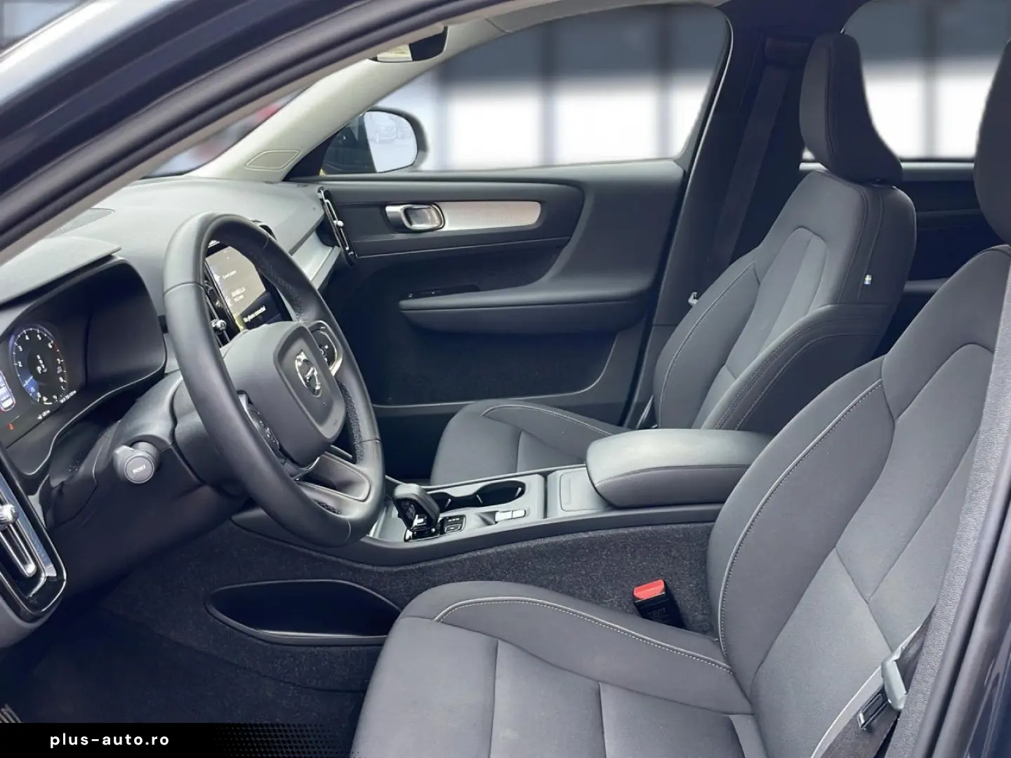 VOLVO XC 40 Momentum 2WD Bluetooth Navi LED Klima