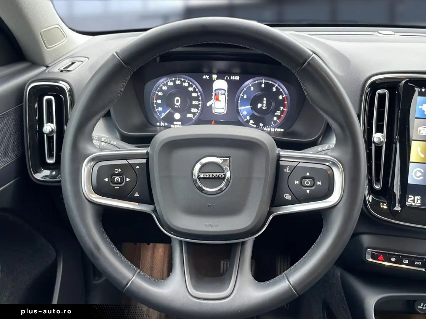 VOLVO XC 40 Momentum 2WD Bluetooth Navi LED Klima
