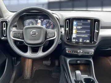 VOLVO XC 40 Momentum 2WD Bluetooth Navi LED Klima