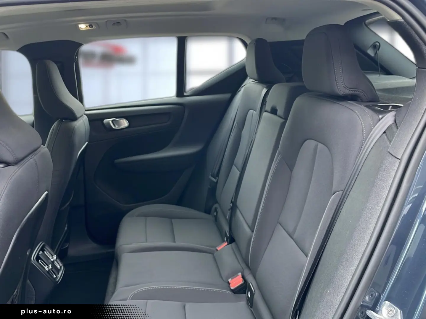 VOLVO XC 40 Momentum 2WD Bluetooth Navi LED Klima