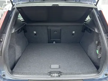 VOLVO XC 40 Momentum 2WD Bluetooth Navi LED Klima