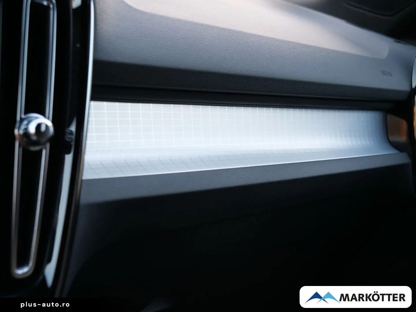 VOLVO XC40 T4 Recharge Core STHZ AHK CAM SHZ LHZ