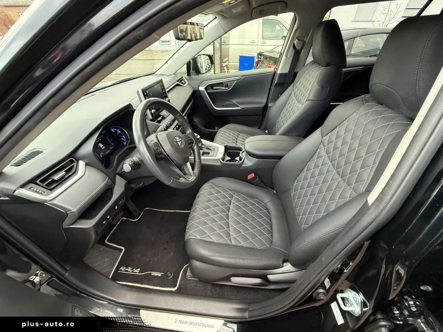 TOYOTA RAV4 Hybrid 4x2 Team Deutschland Leder