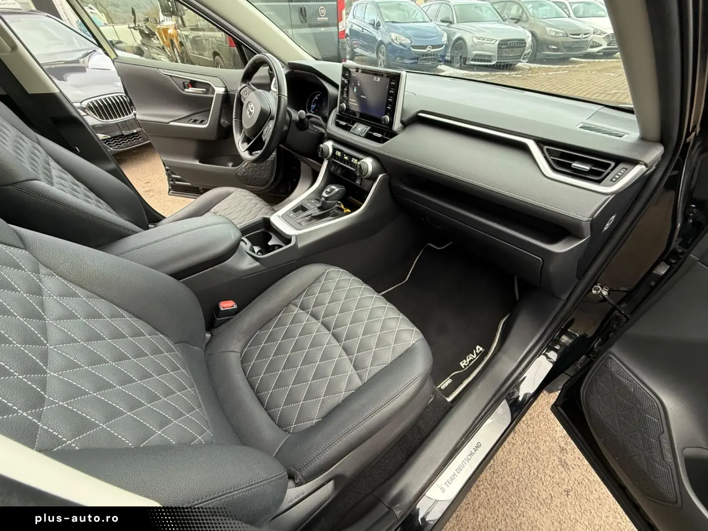 TOYOTA RAV4 Hybrid 4x2 Team Deutschland Leder