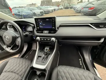 TOYOTA RAV4 Hybrid 4x2 Team Deutschland Leder