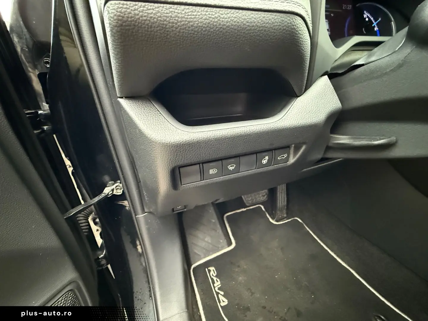 TOYOTA RAV4 Hybrid 4x2 Team Deutschland Leder