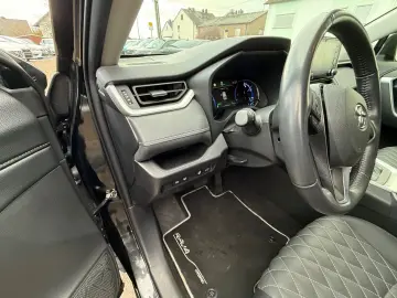 TOYOTA RAV4 Hybrid 4x2 Team Deutschland Leder