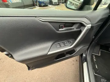 TOYOTA RAV4 Hybrid 4x2 Team Deutschland Leder