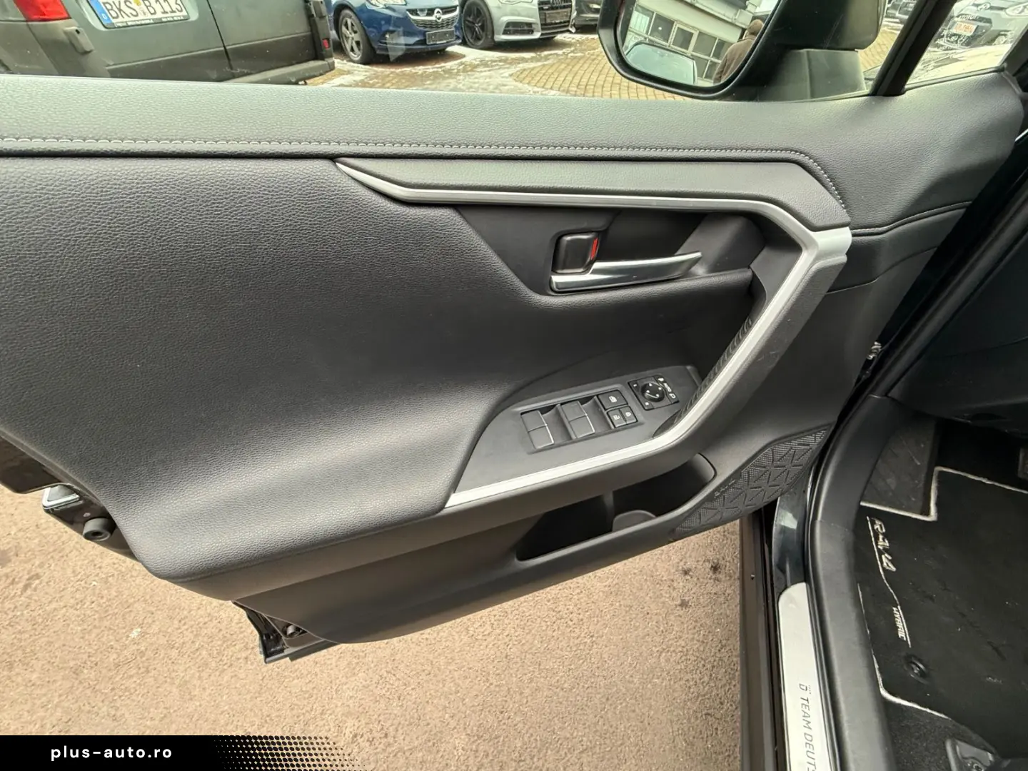 TOYOTA RAV4 Hybrid 4x2 Team Deutschland Leder