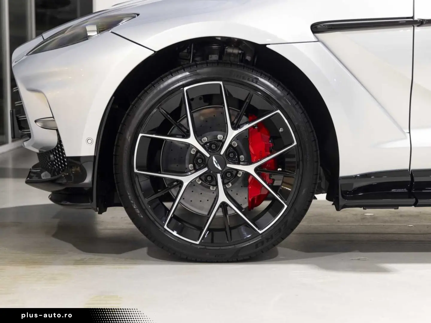 ASTON MARTIN DBX 707