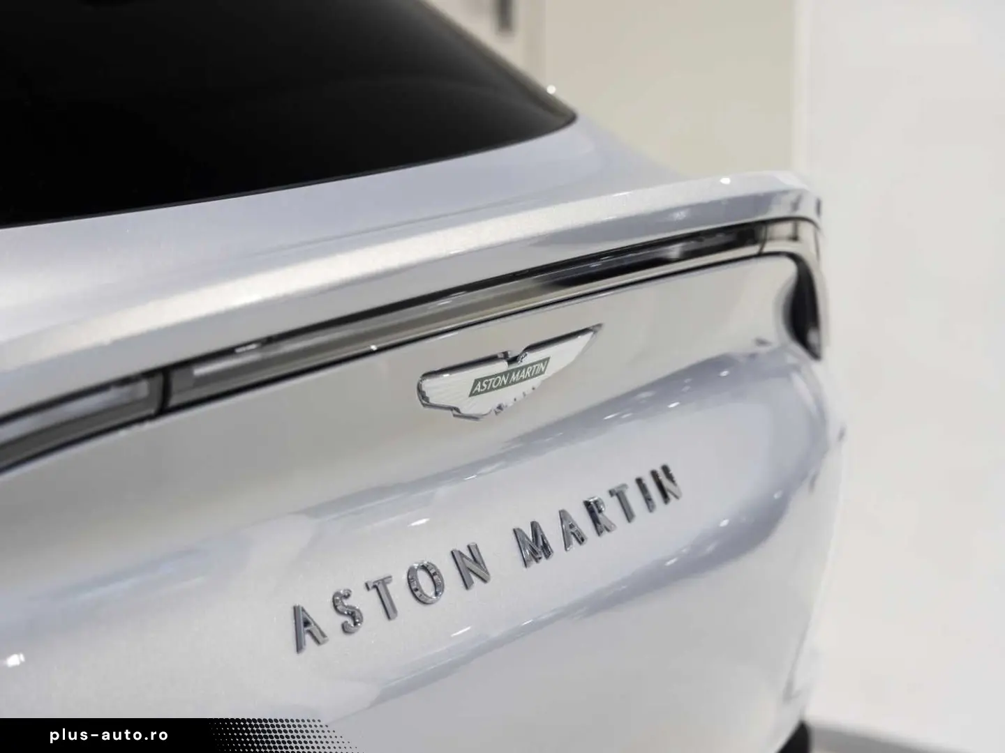 ASTON MARTIN DBX 707