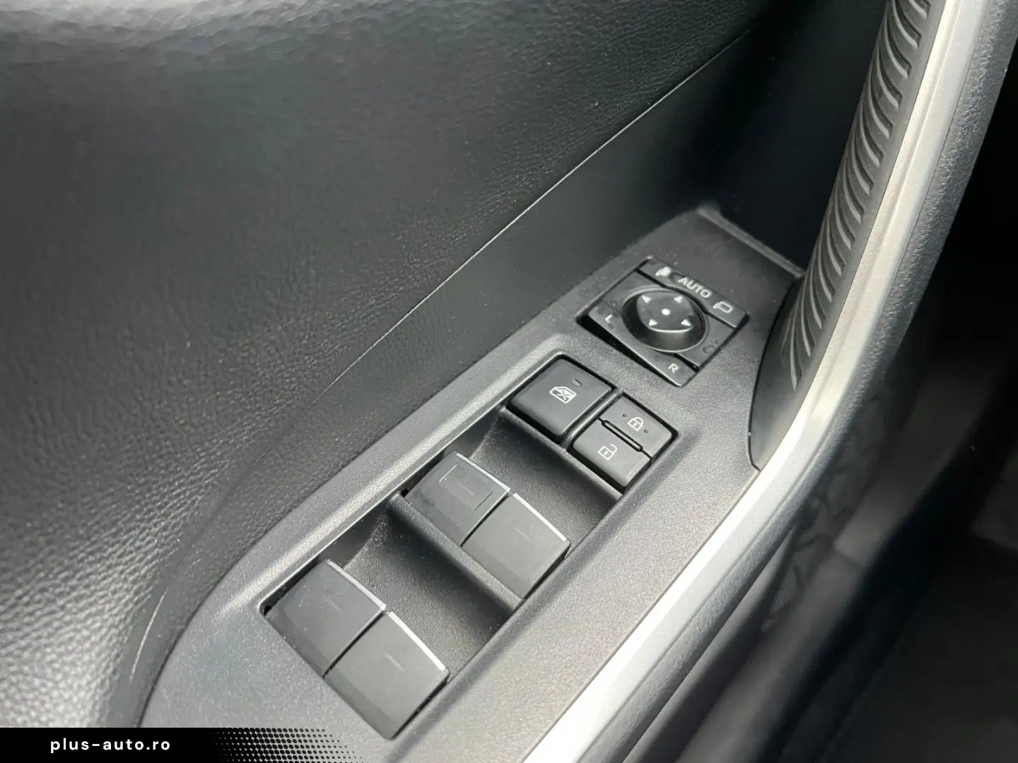 TOYOTA RAV4 4x2 Comfort LED Kamera SzHz Garantie MwSt