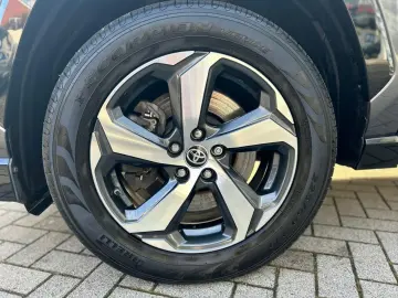 TOYOTA RAV 4 2 5l Plug-in Hybrid 4x4 Technik ACC SHZ LE