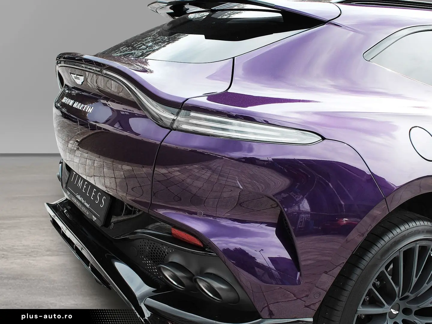 ASTON MARTIN DBX 707 Storm Purple Onyx Black