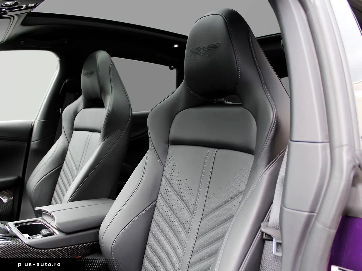 ASTON MARTIN DBX 707 Storm Purple Onyx Black