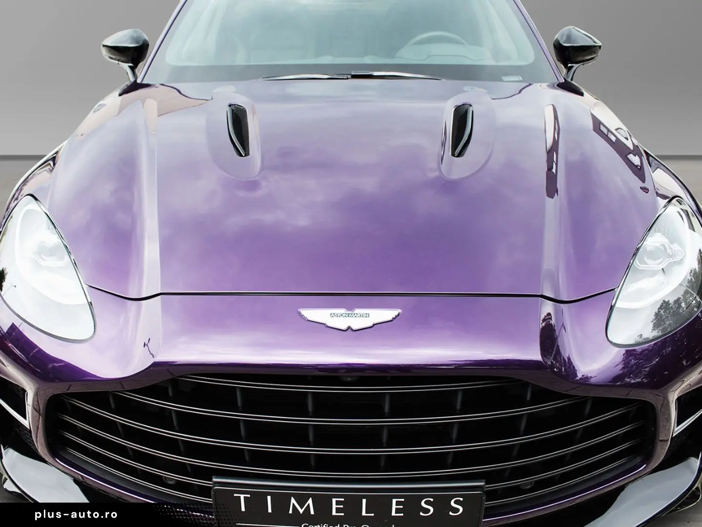ASTON MARTIN DBX 707 Storm Purple Onyx Black