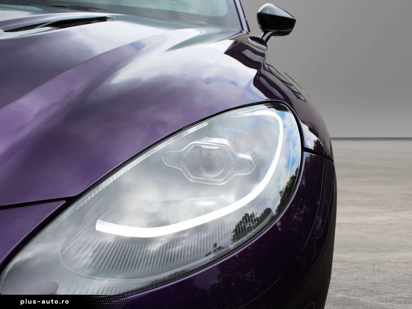 ASTON MARTIN DBX 707 Storm Purple Onyx Black