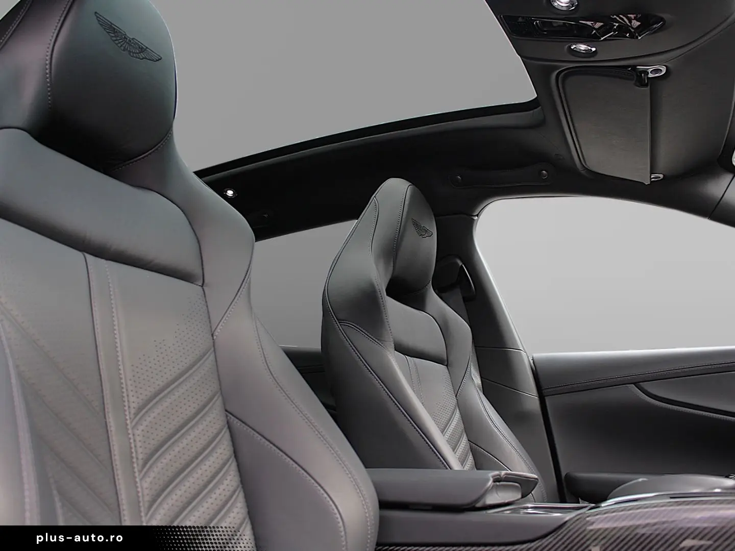 ASTON MARTIN DBX 707 Storm Purple Onyx Black