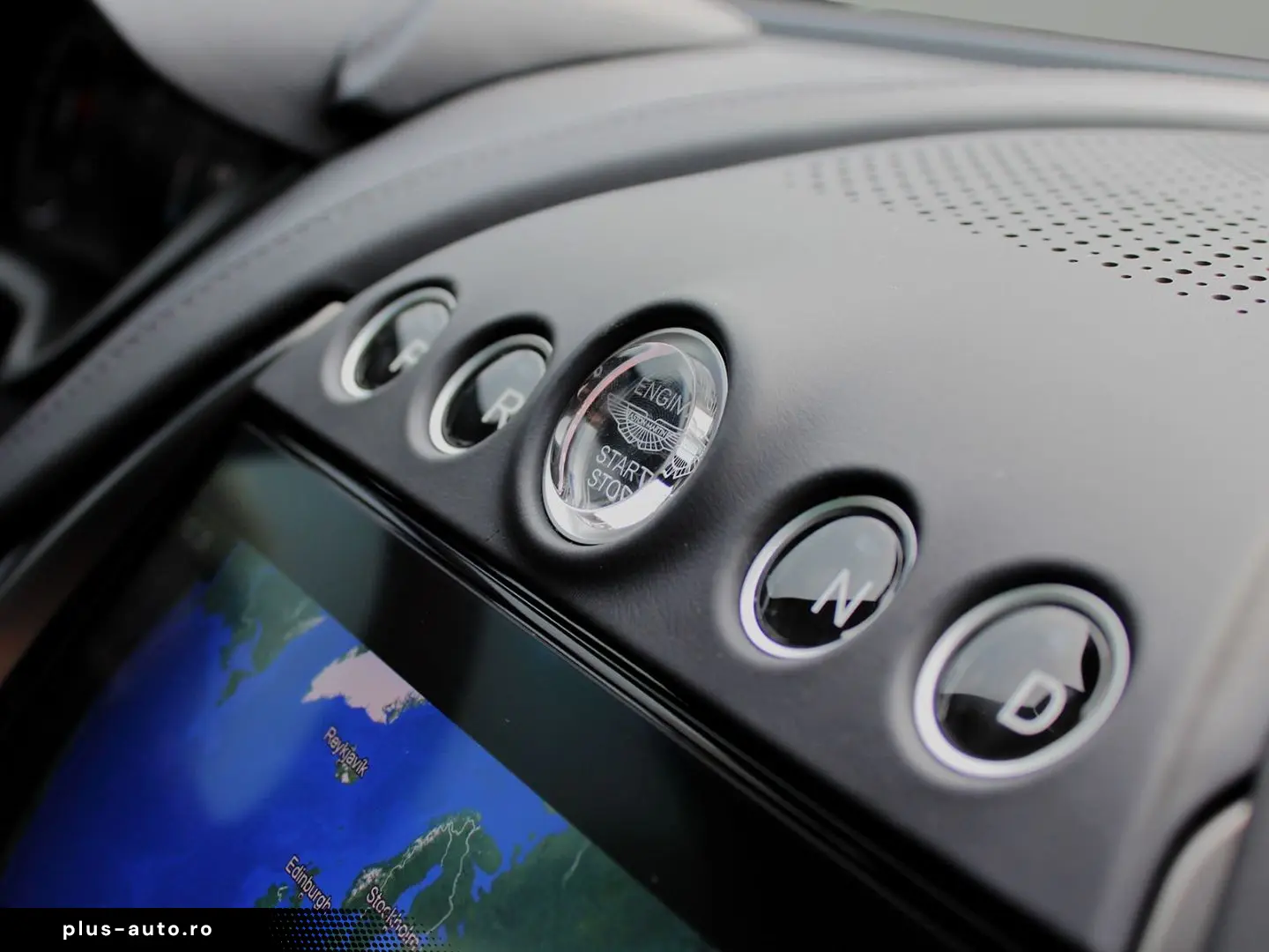 ASTON MARTIN DBX 707 Storm Purple Onyx Black