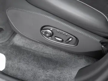 ASTON MARTIN DBX707   Remote Heat   Signature Paint