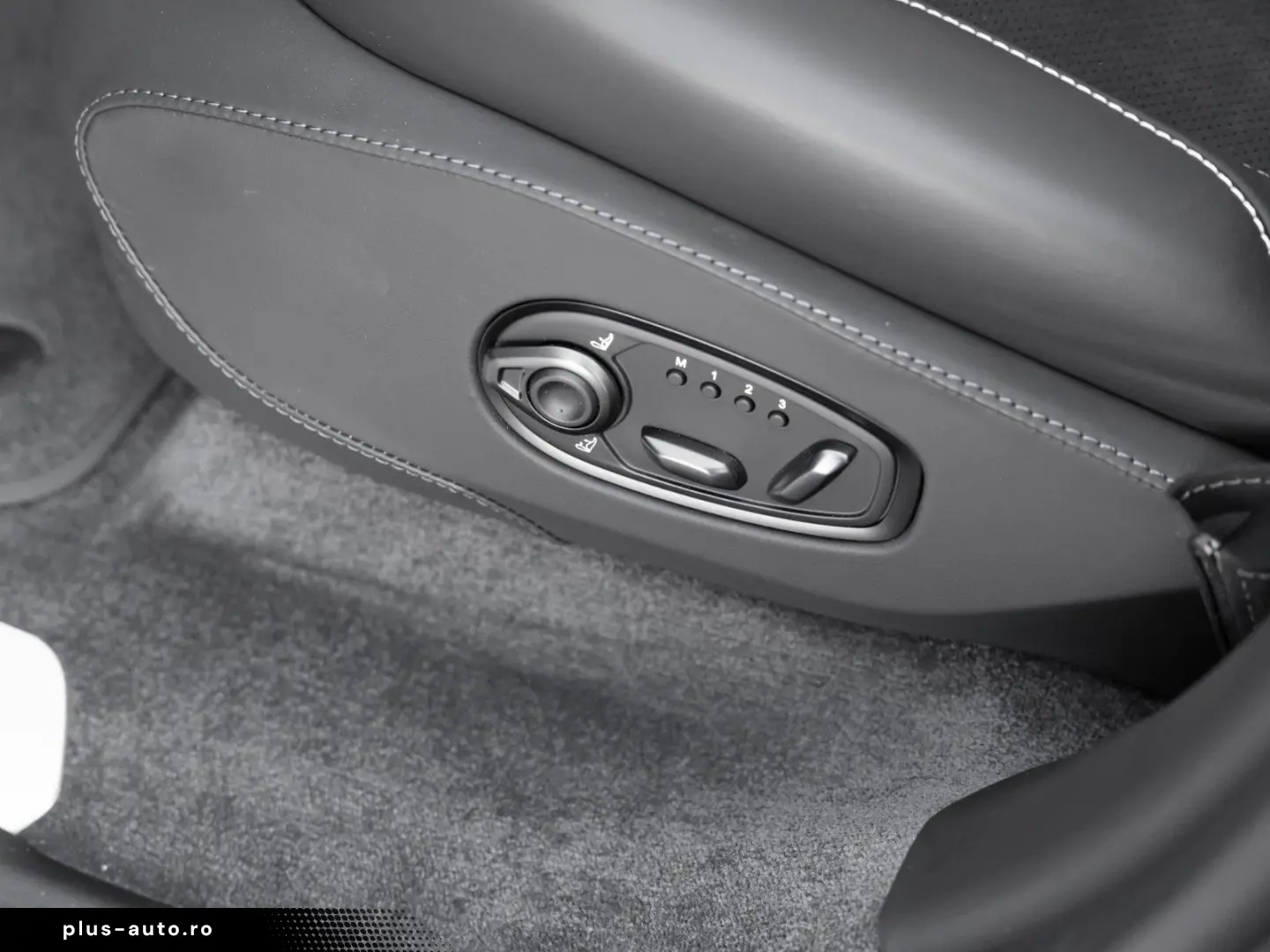 ASTON MARTIN DBX707   Remote Heat   Signature Paint