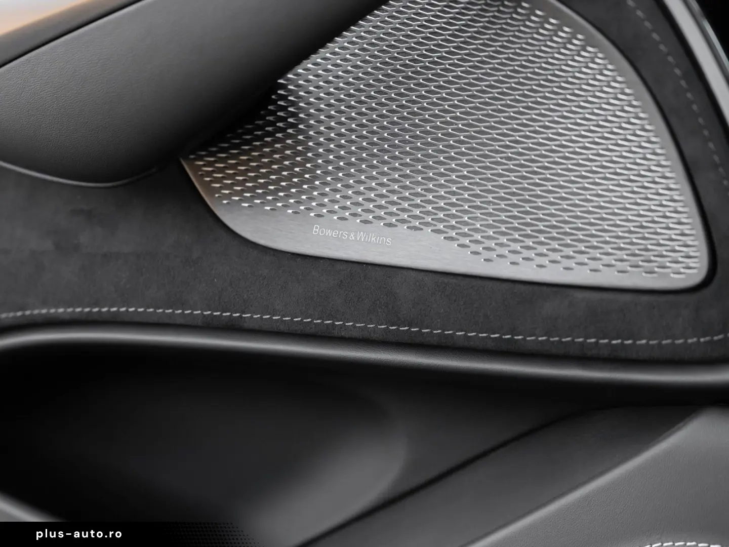 ASTON MARTIN DBX707   Remote Heat   Signature Paint