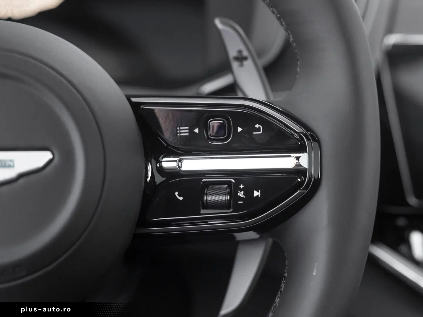 ASTON MARTIN DBX707   Remote Heat   Signature Paint